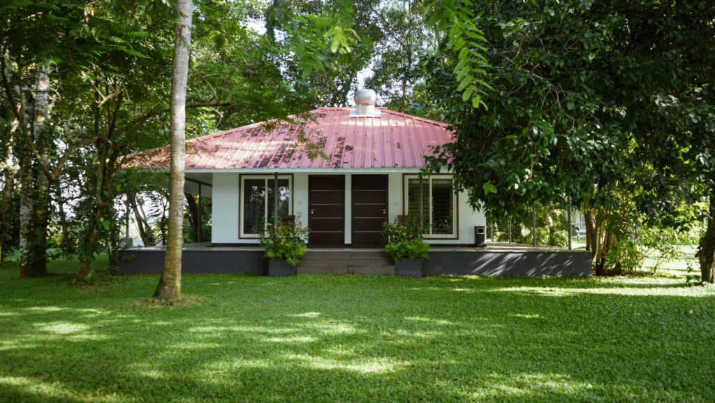Kanikonna villa at Giby Farm with its tiled roof and garden lawn